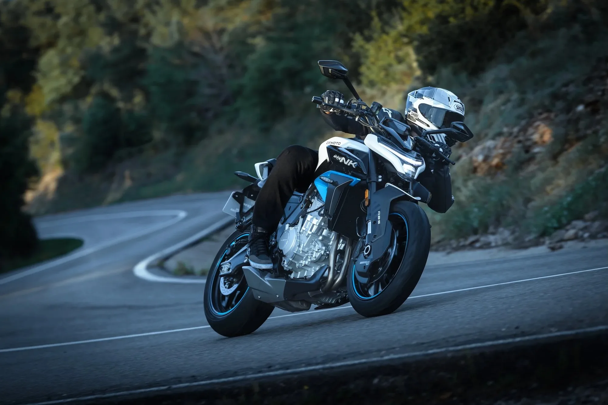 CFMOTO 675NK – Motoçikletë Naked me motor me tre cilindra